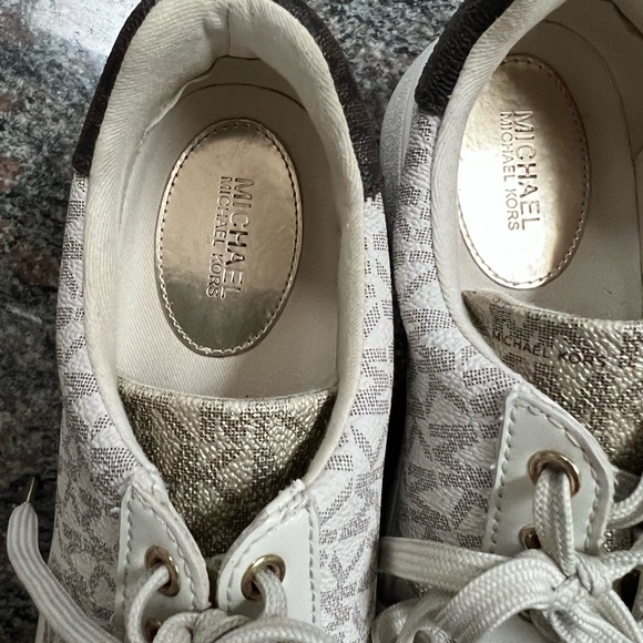 Michael Kors Poppy Color-Block Logo Sneaker - Picture 5 of 6